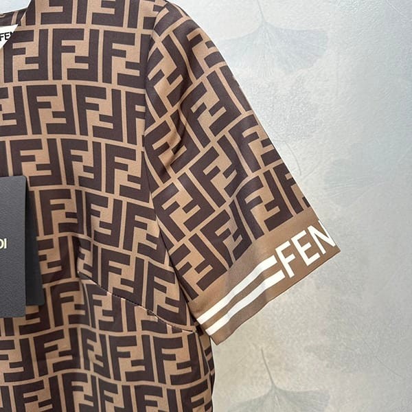 おすすめフェンディ オールオーバーロゴTシャツ コピー2色 feq85988